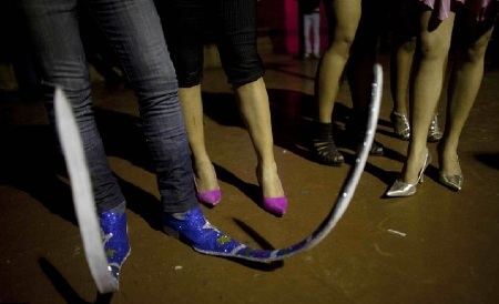 Mốt đi bốt cong vút ở Mexico - 2