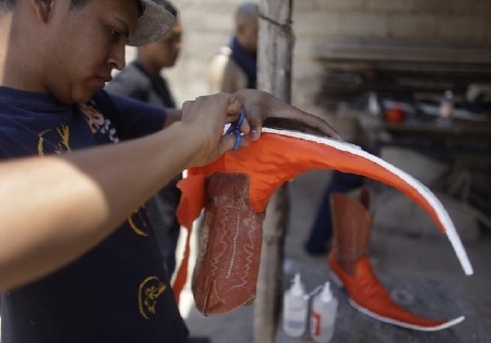 Mốt đi bốt cong vút ở Mexico - 1