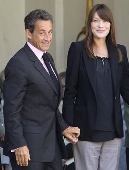 Bố Tổng thống Pháp xác nhận Carla Bruni mang bầu - 1 Bố Tổng thống Pháp xác nhận Carla Bruni mang bầu - 1
