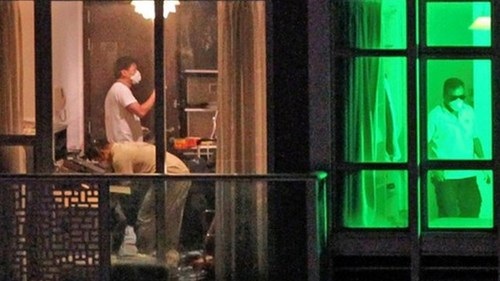 Cảnh sát đang khám xét ngôi nhà mà xác Sumarti được tìm thấy.