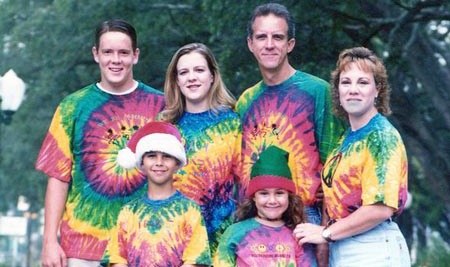 Giải “đồng đội” dành cho gia đình dũng cảm khoác lên mình cả thảm họa thời trang: