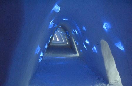Những khách sạn băng đẹp nhất thế giới - 7 Đường vào mái vòm băng tuyệt đẹp của một khách sạn mang tên Snow Village