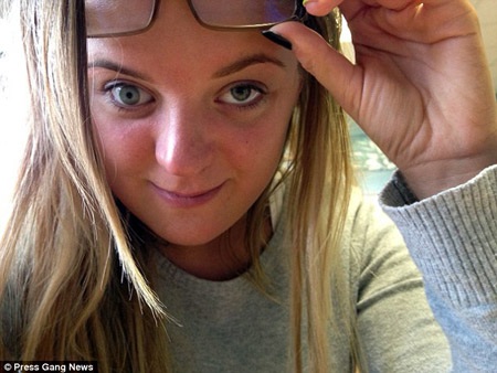 Robinson cho biết các bác sĩ hy vọng khi cơ mắt đã giãn tốt, nó có thể chịu được con mắt giả