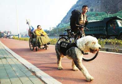 Đưa bạn gái bị liệt du lịch khắp Trung Quốc bằng xe kéo