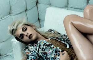 Những người phụ nữ tuyệt đẹp sinh ra là... đàn ông