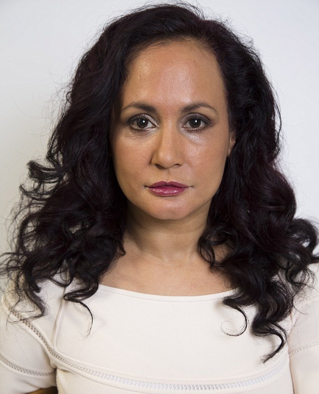 Tess Christian 50 tuổi với gương mặt không nếp nhăn.