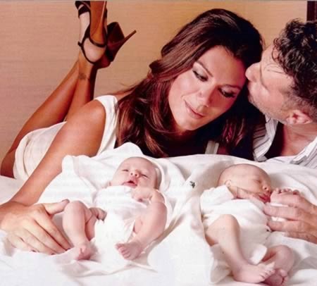 Những người phụ nữ tuyệt đẹp sinh ra là... đàn ông