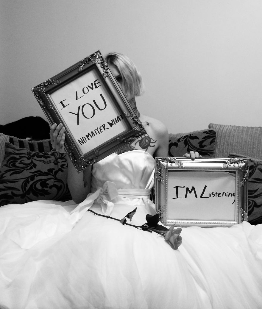 Người vợ: Em yêu anh cho dù có bất kỳ chuyện gì xảy ra, Em đang nghe đây.