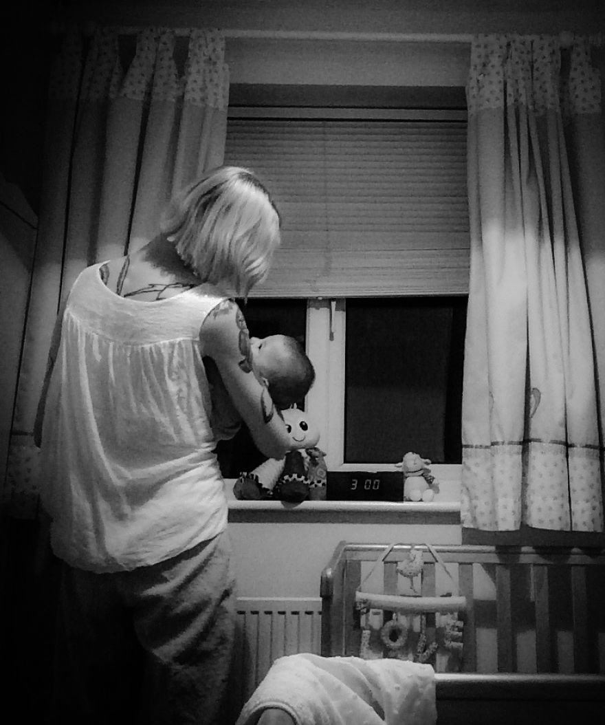 Ca đêm - cữ bú của con lúc 3 giờ sáng.