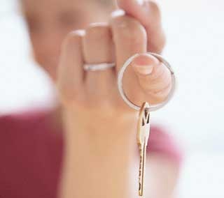 Chìa khóa hạnh phúc nằm trong túi người vợ?