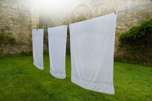 Bạn có thể sử dụng một số cách sau để quần áo nhanh khô hơn: