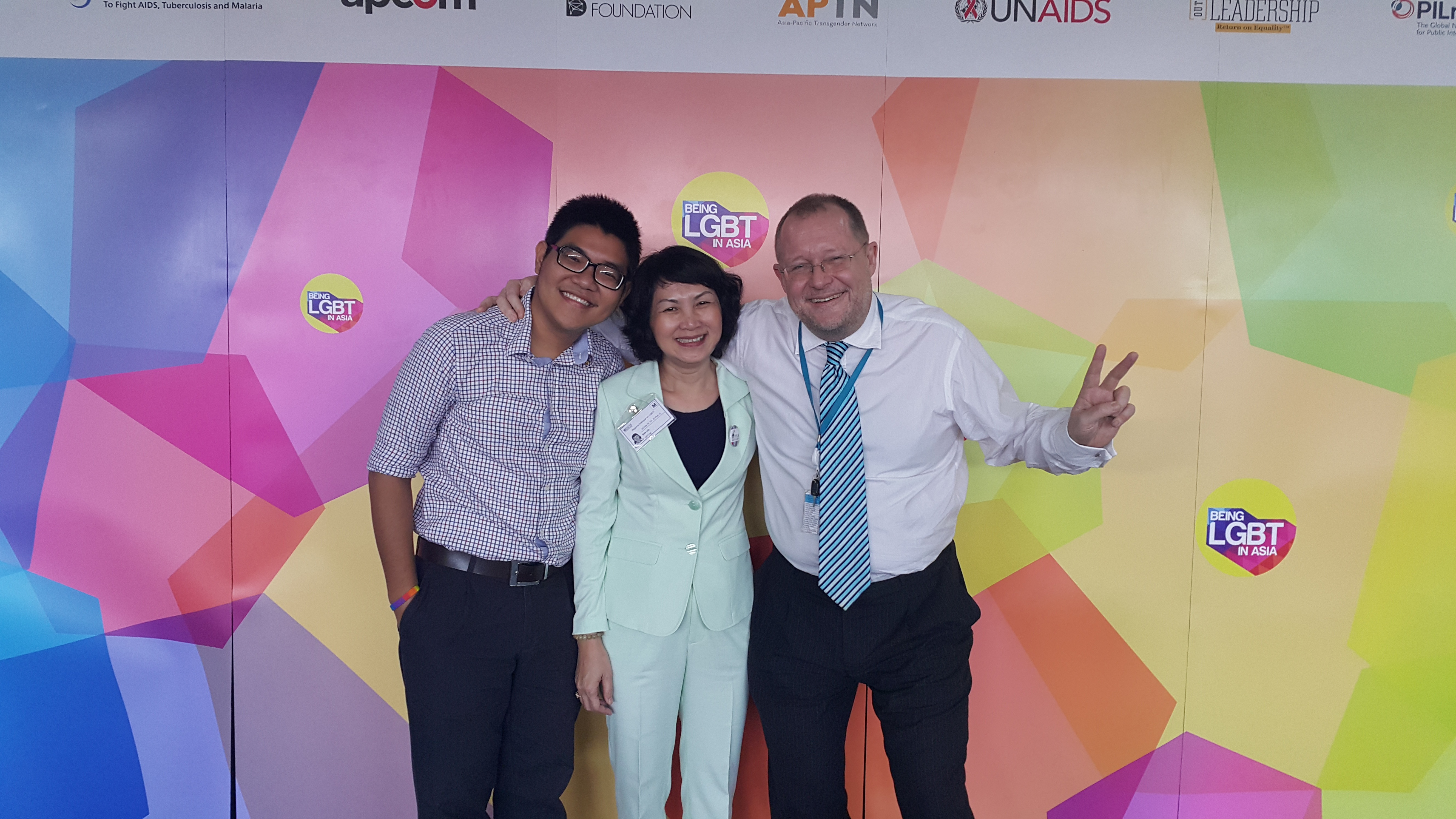 Cậu bạn Teddy ngày ấy giờ đã chững chạc và hạnh phúc hơn.