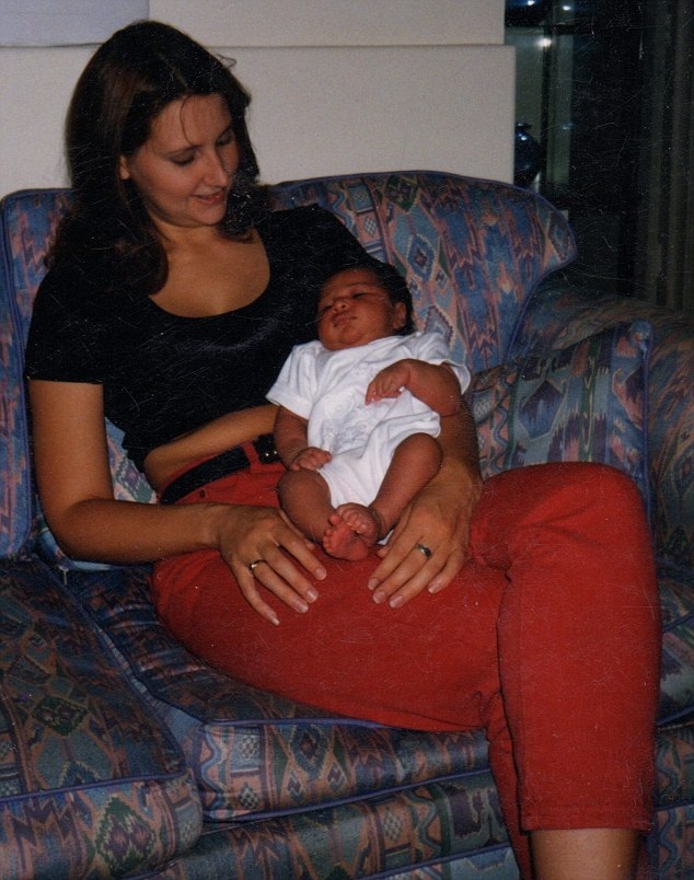 Gia đình có chị sinh ra các... em trai, em gái