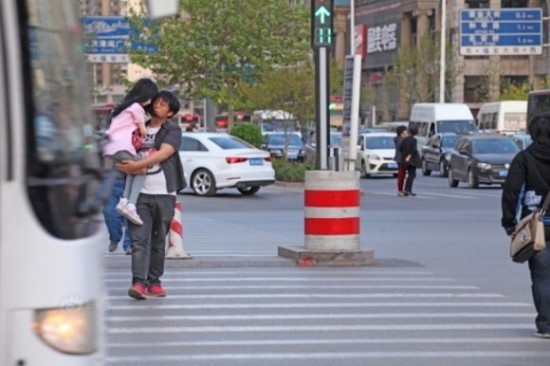 Kỳ lạ người đàn ông "yêu búp bê như con" - 8 Huyền Anh