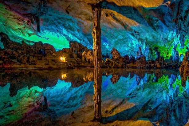 Vẻ đẹp lạ lùng của hang động sặc sỡ nhất thế giới - 3 Huyền Anh
