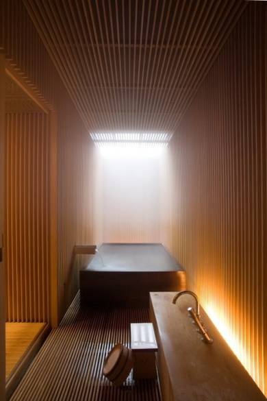Căn phòng tắm cực kỳ yên tĩnh, thiết kế hoàn hảo của Fujiya Inn, Nhật Bản.