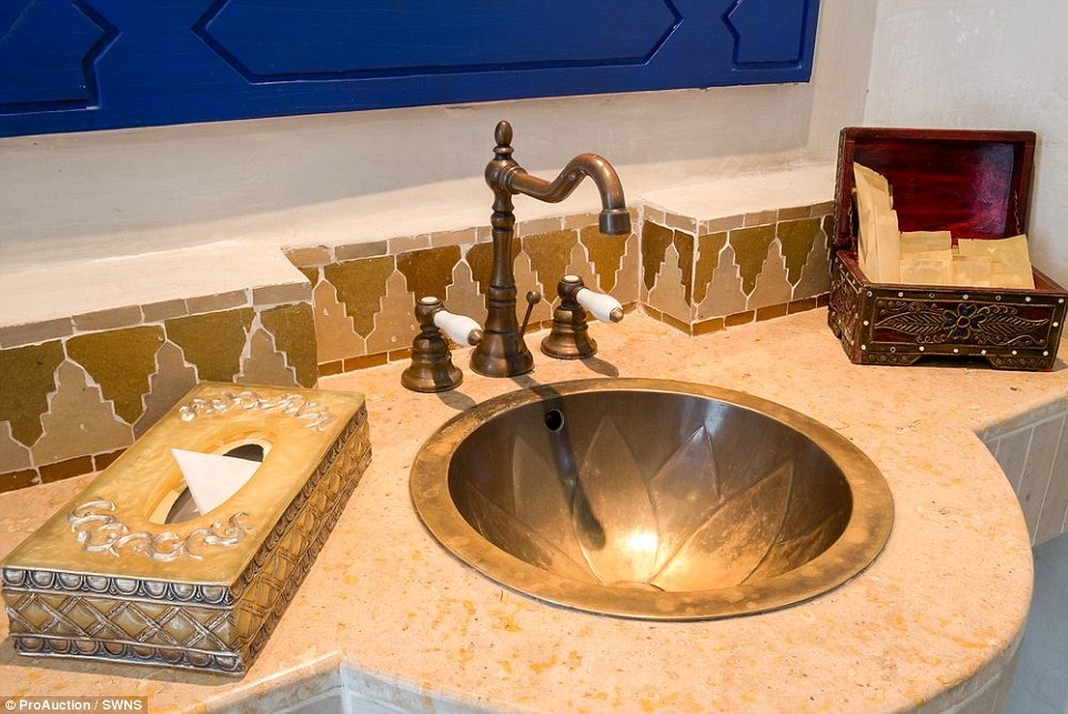 "Đột nhập" căn biệt thự đắt giá nhất nước Anh - 11 Huyền Anh