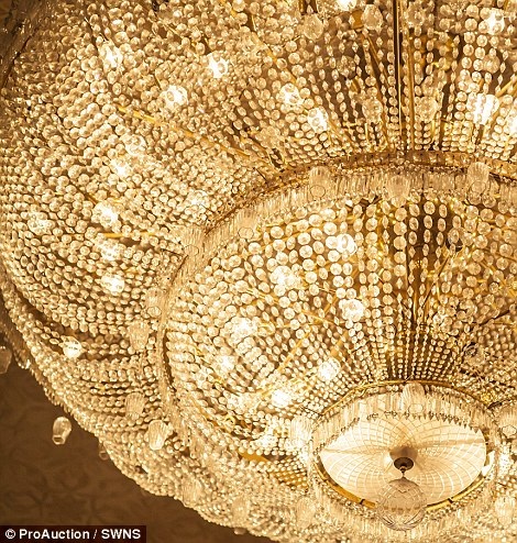 "Đột nhập" căn biệt thự đắt giá nhất nước Anh - 13 Huyền Anh