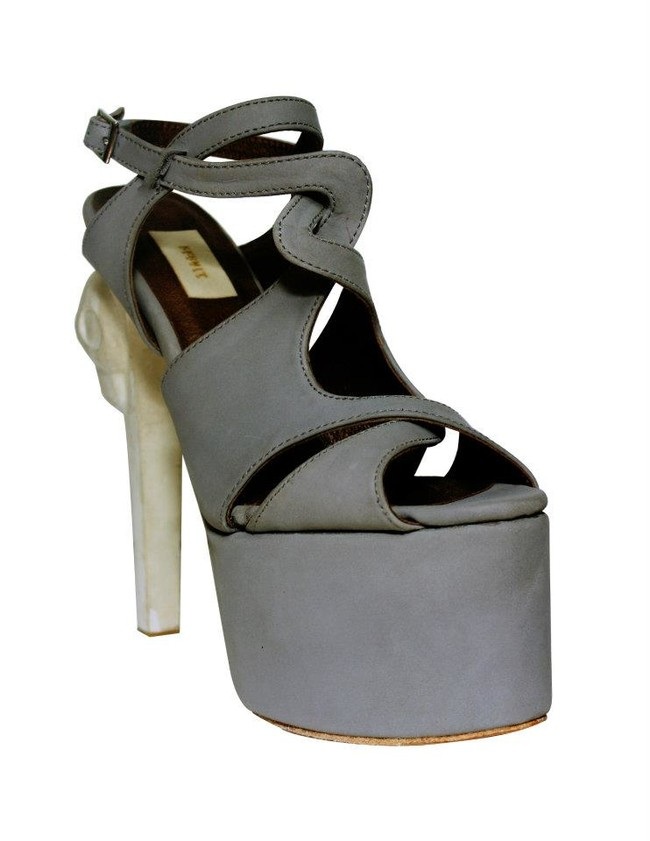 Những đôi giày cao gót kỳ quái