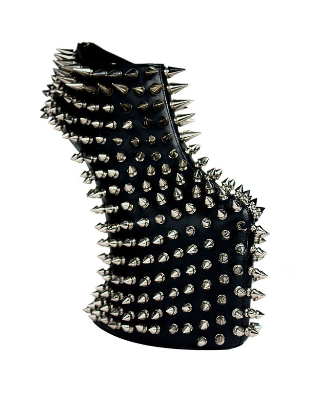 Những đôi giày cao gót kỳ quái