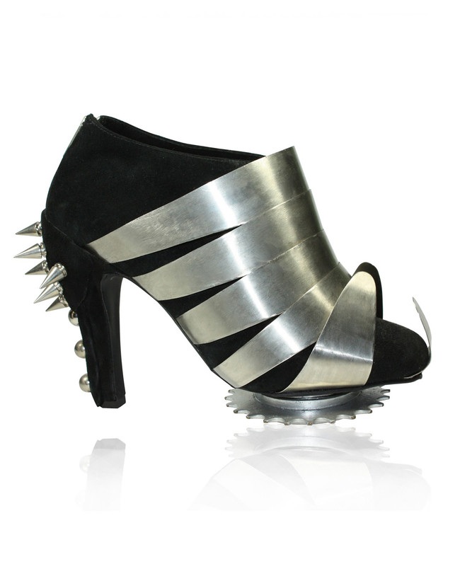 Những đôi giày cao gót kỳ quái