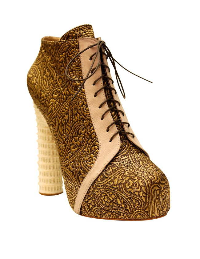 Những đôi giày cao gót kỳ quái