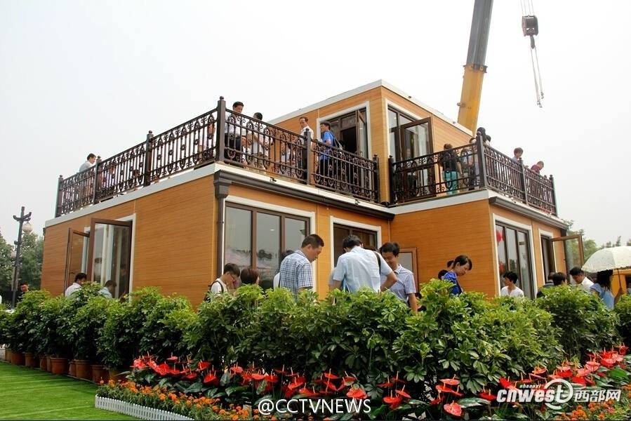 "Xây" nhà hai tầng trong đúng 3 tiếng - 1 Kỹ sư An Yongliang cho biết ngôi nhà sẽ được bán với giá 2.500 đến 3.500 tệ cho mỗi mét vuông.