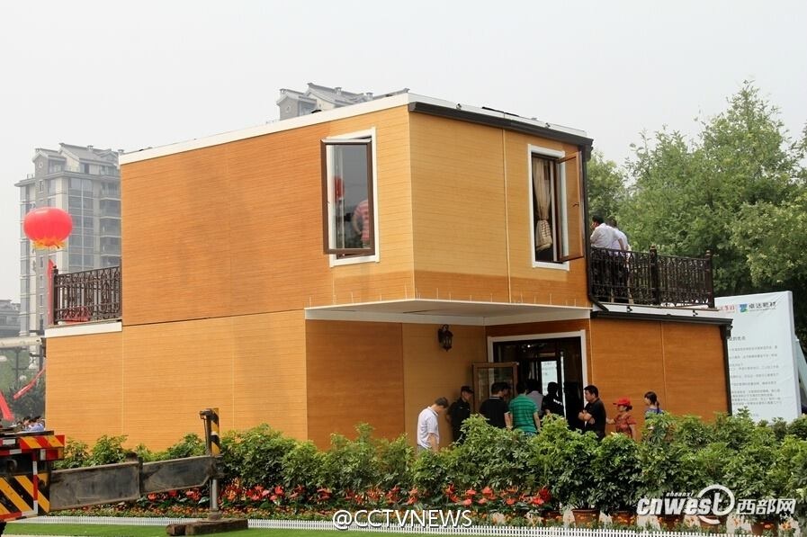 "Xây" nhà hai tầng trong đúng 3 tiếng - 2 Kỹ sư An Yongliang cho biết ngôi nhà sẽ được bán với giá 2.500 đến 3.500 tệ cho mỗi mét vuông.