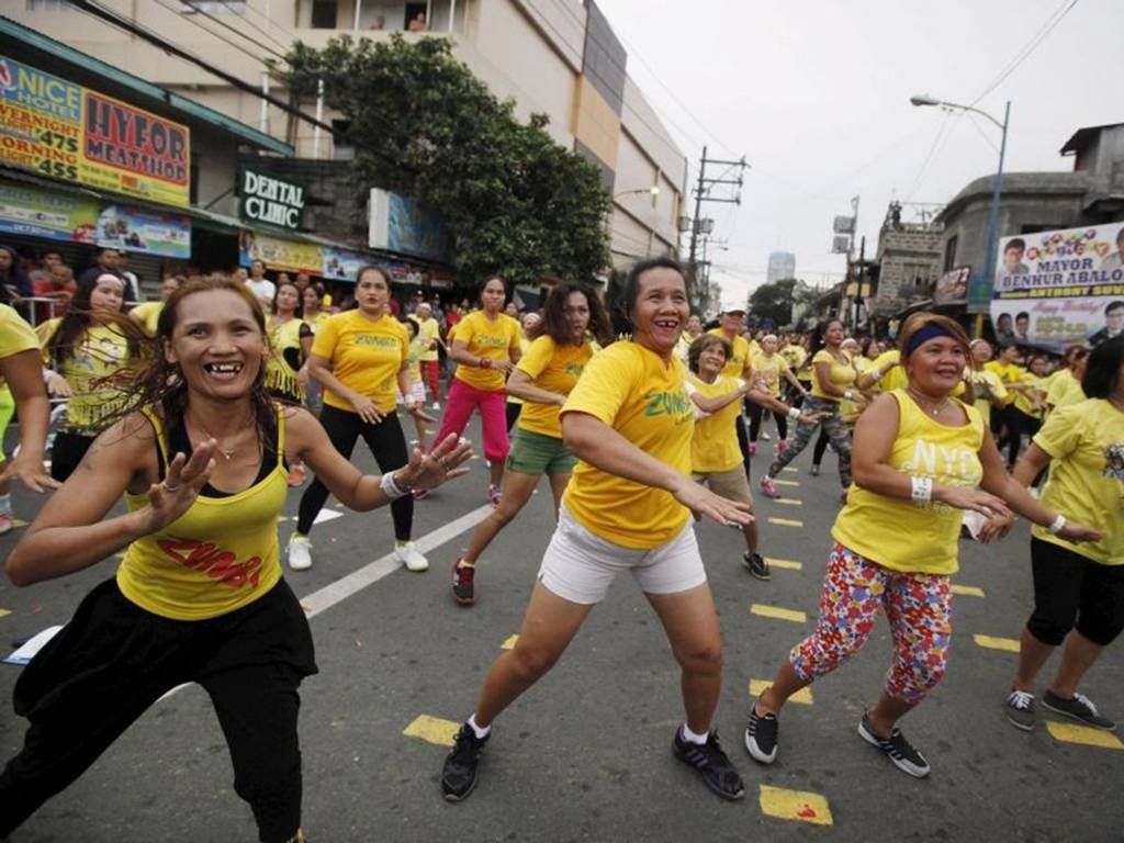 Gần 13.000 người cùng lập kỷ lục nhảy zumba - 6 Gần 13.000 người cùng lập kỷ lục nhảy zumba