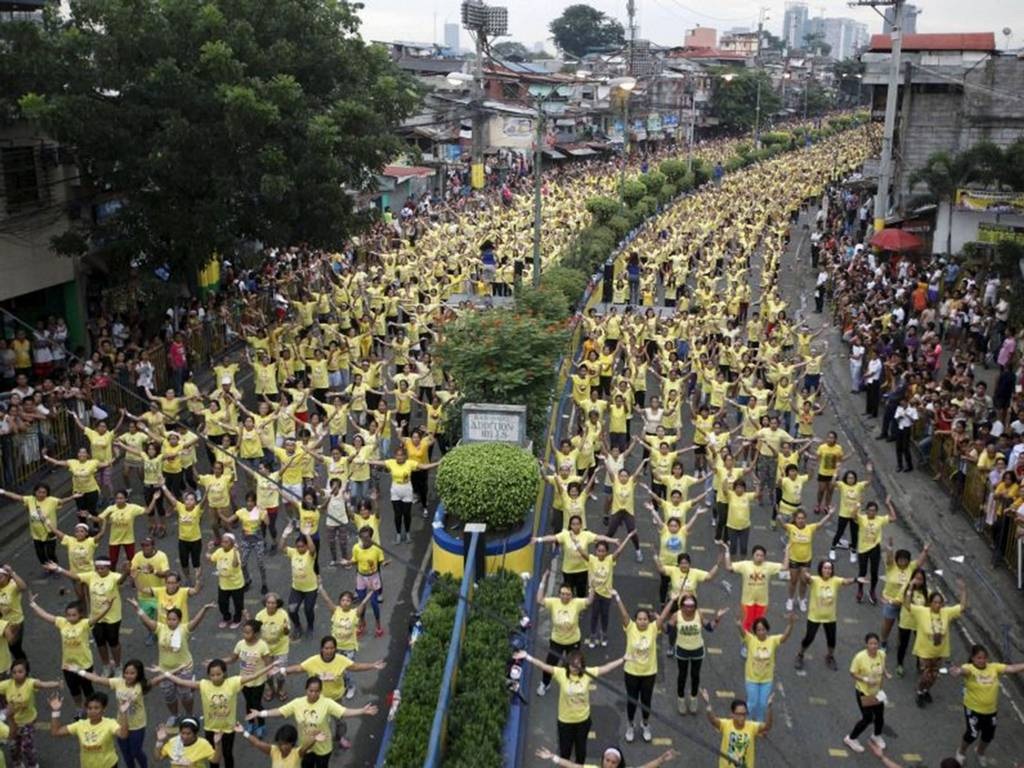 Gần 13.000 người cùng lập kỷ lục nhảy zumba - 7 Gần 13.000 người cùng lập kỷ lục nhảy zumba