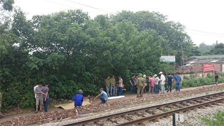 Hà Nội: Bị tàu hỏa hất văng, tài xế xe thương binh tử nạn - 1 Hiện trường vụ tai nạn