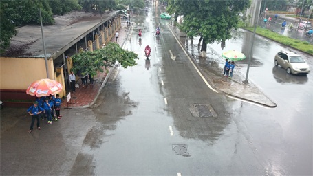 Đường Nguyễn Trãi giao thông lúc 6h khá thông thoáng