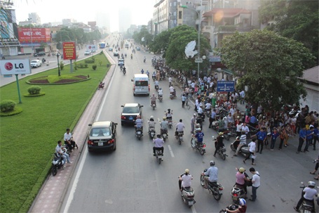Hà Nội: Sĩ tử di chuyển thuận lợi đến trường thi - 8 Đường Trần Duy Hưng