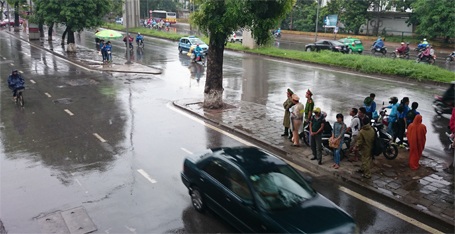 Lực lượng CSGT và TNTN làm việc rất sớm