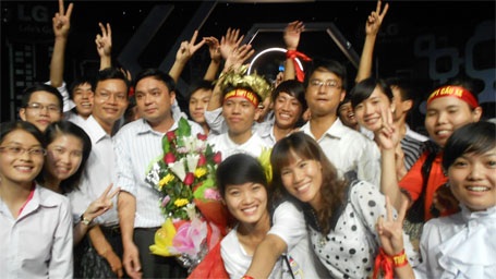 “Nhà leo núi Olympia” tiếp tục đỗ thủ khoa ĐH Sư phạm Hà Nội - 3 Bạn bè, thầy cô của Ngọc Anh chia sẻ niềm vui khi em dành giải nhất quý Đường lên đỉnh Olympia.