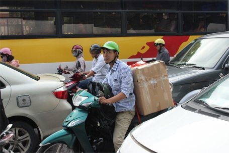 Len lỏi trên đường về quê