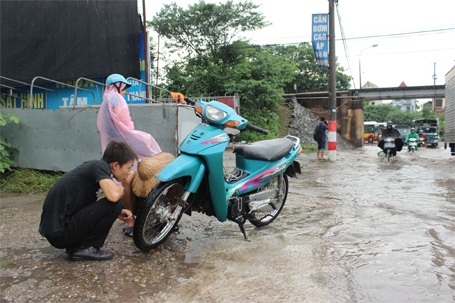 Dịch vụ sửa xe đông khách.