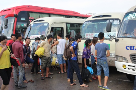 Chuẩn bị lên xe về quê...