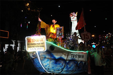 Giữ yên bờ cõi...