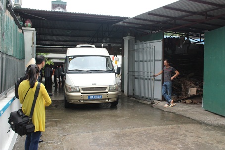 9h, chiếc xe số 2 (cuối cùng) cũng lăn bánh khỏi chùa Bồ Đề...