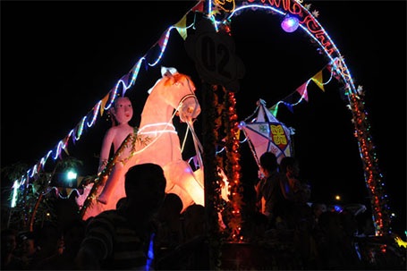 Giữ yên bờ cõi...