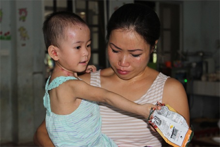 Trào nước mắt gặp lại em bé "có giòi" ở chùa Bồ Đề - 2 Tâm Anh đã nô đùa trở lại, sau khi trở về từ bệnh viện Nhi TƯ