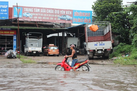 Dòng phương tiên phải bơi qua đoạn đường này...