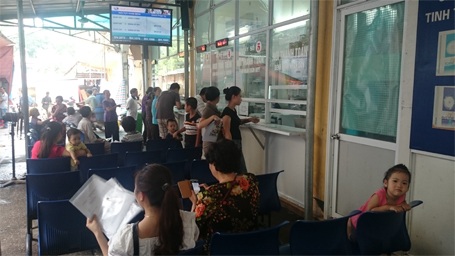 Khu vực quầy thuốc BV Mắt Hà Nội