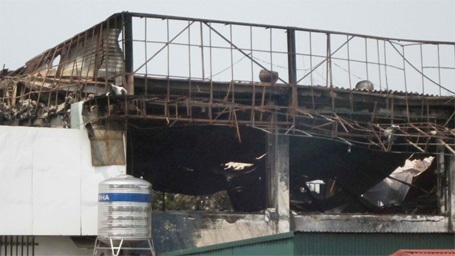 Bar Luxury trở lên sập xệ, hoang tàn sau vụ cháy kinh hoàng đêm qua