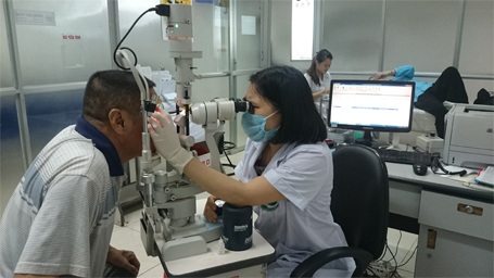 ...sau đó khám và điều trị