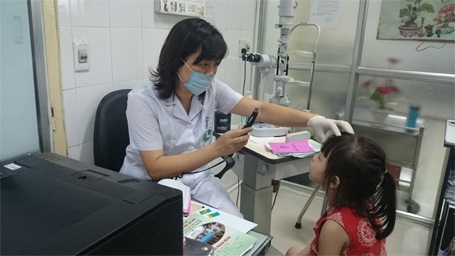 Con gái anh Ninh các bác sĩ phát hiện có dấu hiệu của bệnh đau mắt đỏ