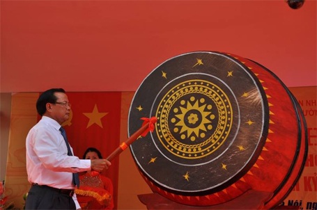 ...và đánh hồi trống khai giảng năm học mới 2014-2015.