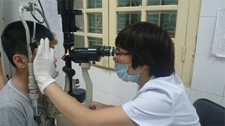 ...sau đó khám và điều trị