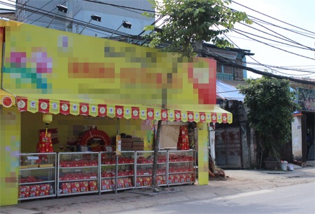 Hà Nội: Cận Trung thu, nhiều quầy bánh vẫn ế ẩm - 2 Nhiều quầy bánh trung thu vỉa hè luôn vắng khách.